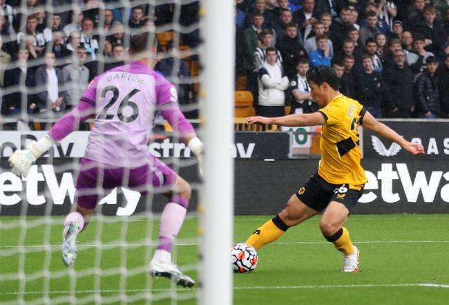 好博体育官方网站- 狼队韩国前锋黄喜灿受伤，亚洲射手缺阵影响战力  