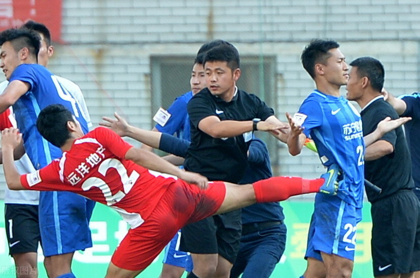 好博体育官方网站- 雷吉纳极端球迷闹事，俱乐部遭重罚闭门作赛  