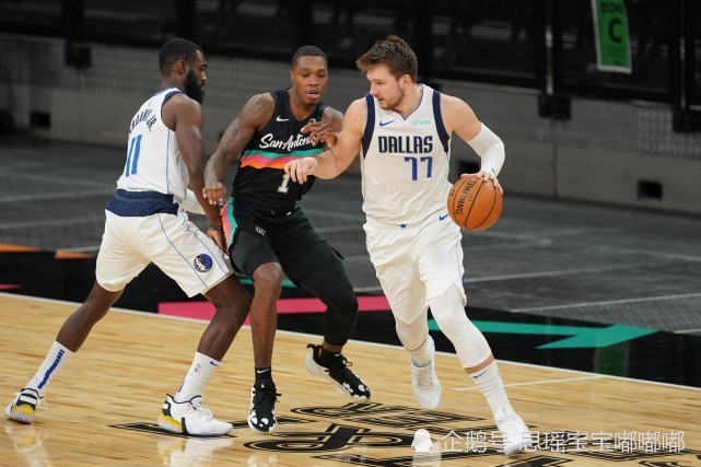 好博体育- 东契奇连续五场三双，独行侠锁定西部前四  